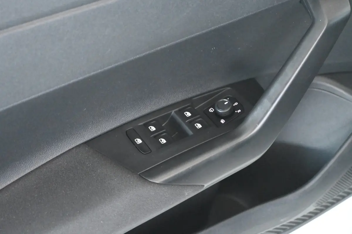 1.0 TSI Life Facelift! Airco Apple CarPlay Virtual Cruise Control 1e Eigenaar! Inruil Mogelijk!