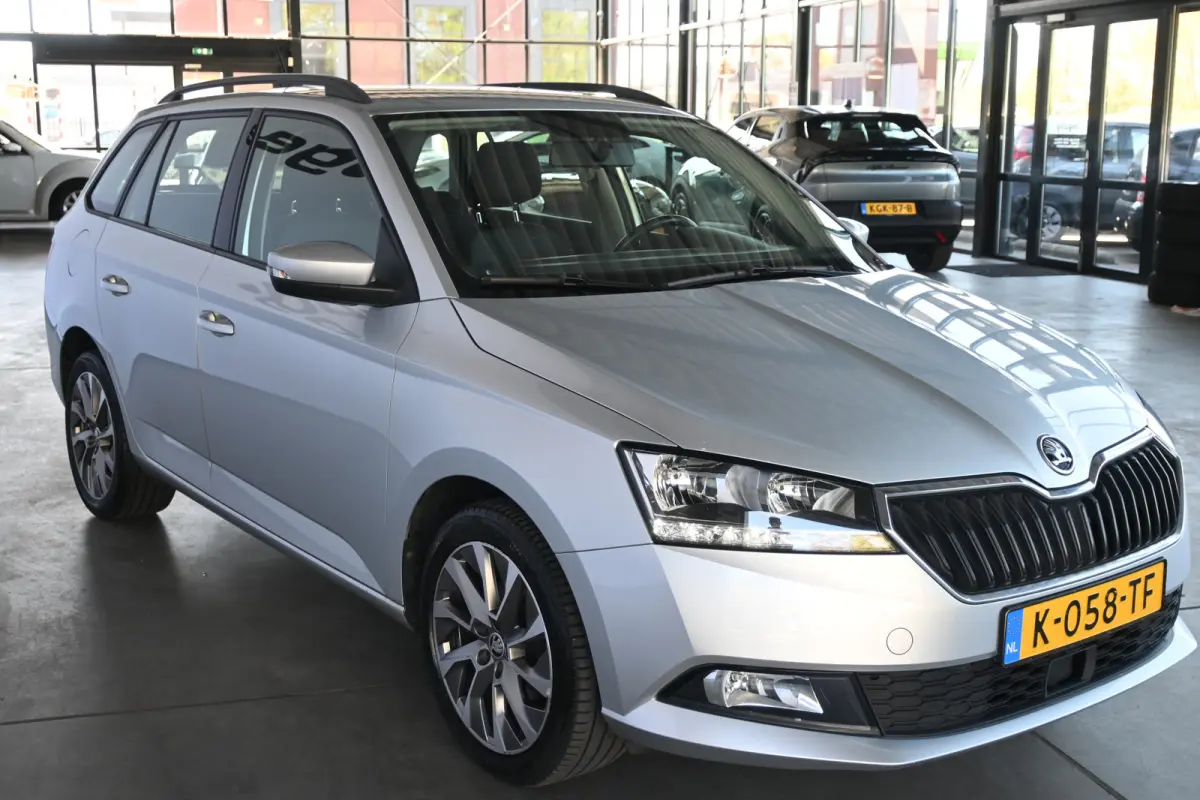 1.0 TSI Business Edition Airco Navigatie LED Cruise Control 1e Eigenaar Rijklaarprijs! Inruil Mogelijk!