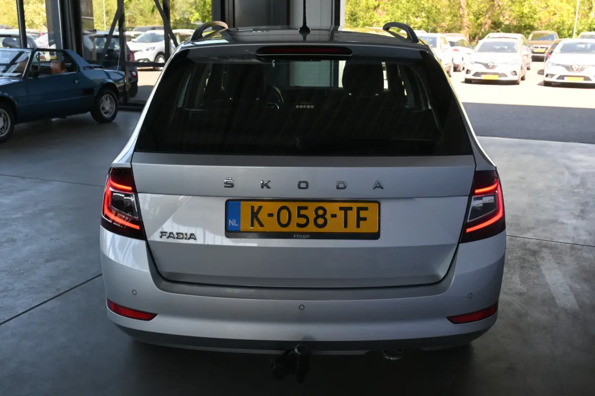 1.0 TSI Business Edition Airco Navigatie LED Cruise Control 1e Eigenaar Rijklaarprijs! Inruil Mogelijk!