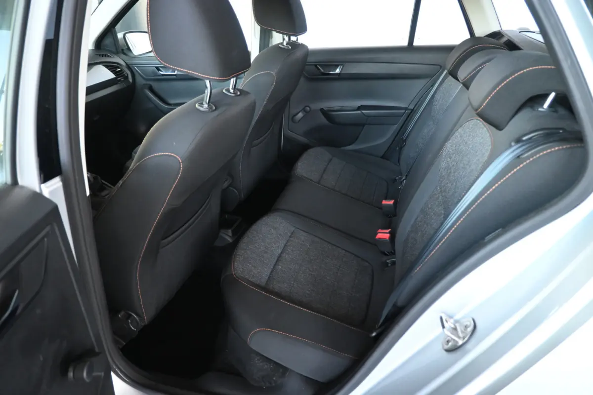 1.0 TSI Business Edition Airco Navigatie LED Cruise Control 1e Eigenaar Rijklaarprijs! Inruil Mogelijk!