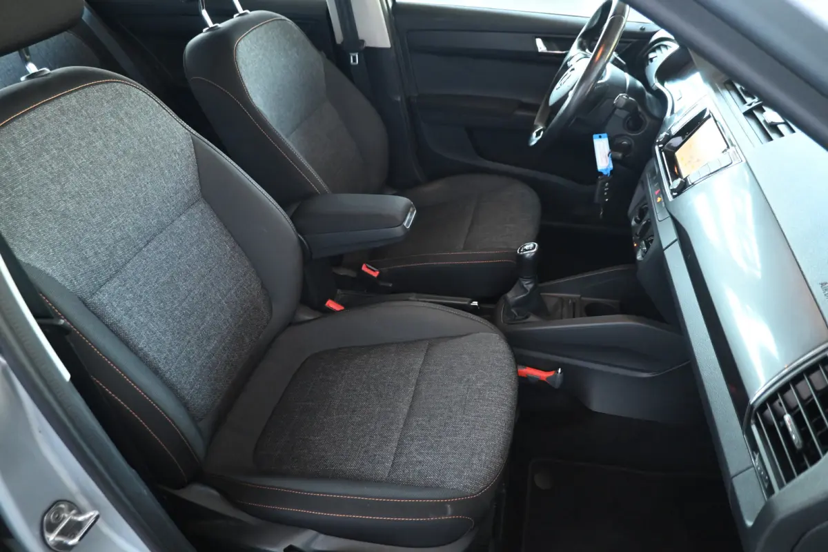 1.0 TSI Business Edition Airco Navigatie LED Cruise Control 1e Eigenaar Rijklaarprijs! Inruil Mogelijk!