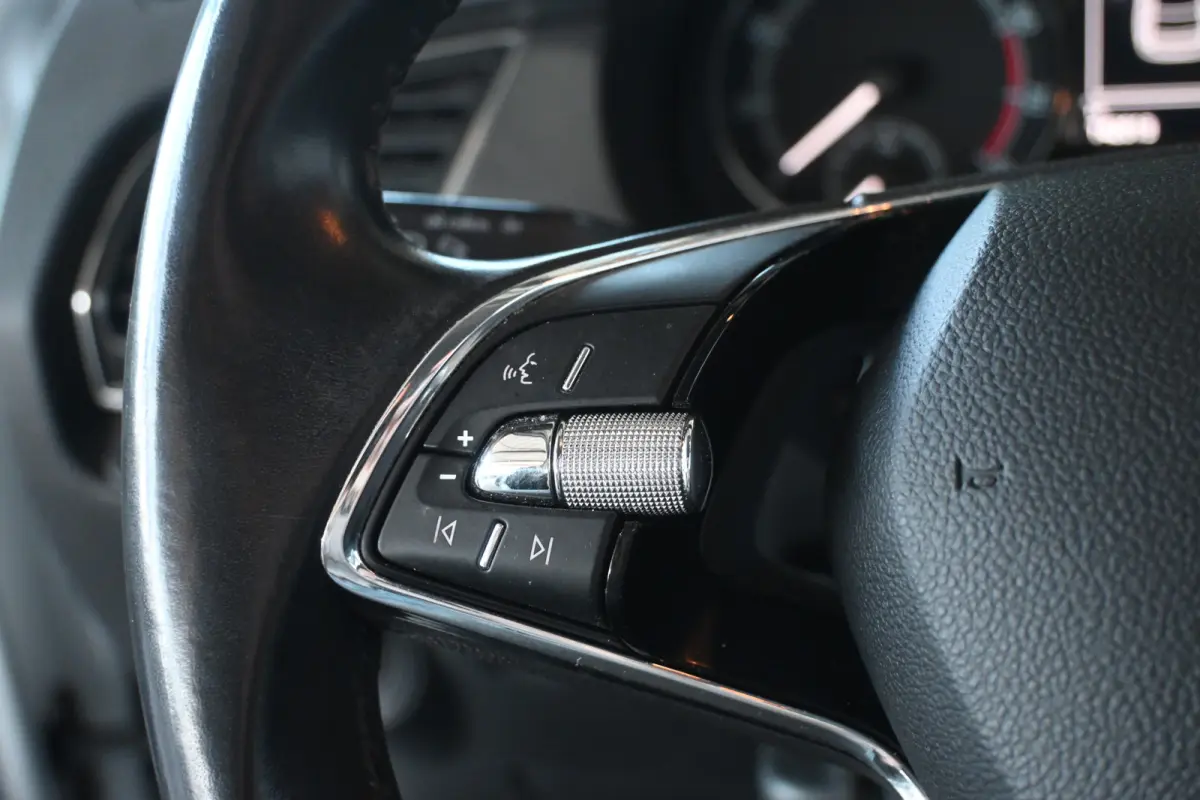 1.0 TSI Business Edition Airco Navigatie LED Cruise Control 1e Eigenaar Rijklaarprijs! Inruil Mogelijk!