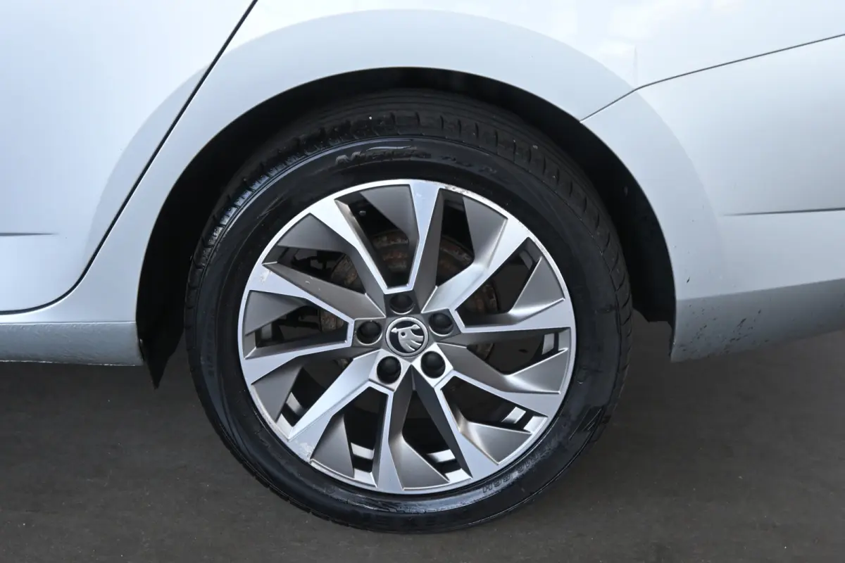 1.0 TSI Business Edition Airco Navigatie LED Cruise Control 1e Eigenaar Rijklaarprijs! Inruil Mogelijk!
