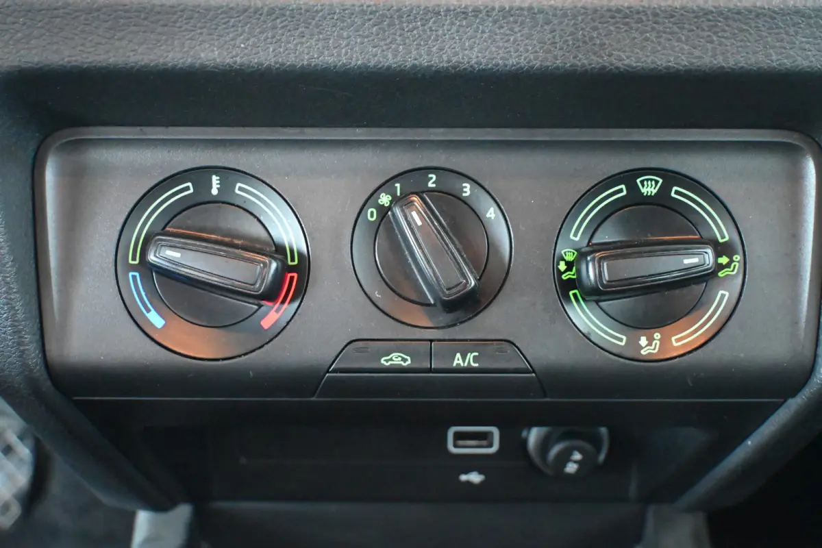1.0 TSI Business Edition Airco Navigatie LED Cruise Control 1e Eigenaar Rijklaarprijs! Inruil Mogelijk!
