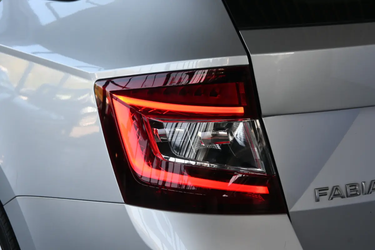 1.0 TSI Business Edition Airco Navigatie LED Cruise Control 1e Eigenaar Rijklaarprijs! Inruil Mogelijk!