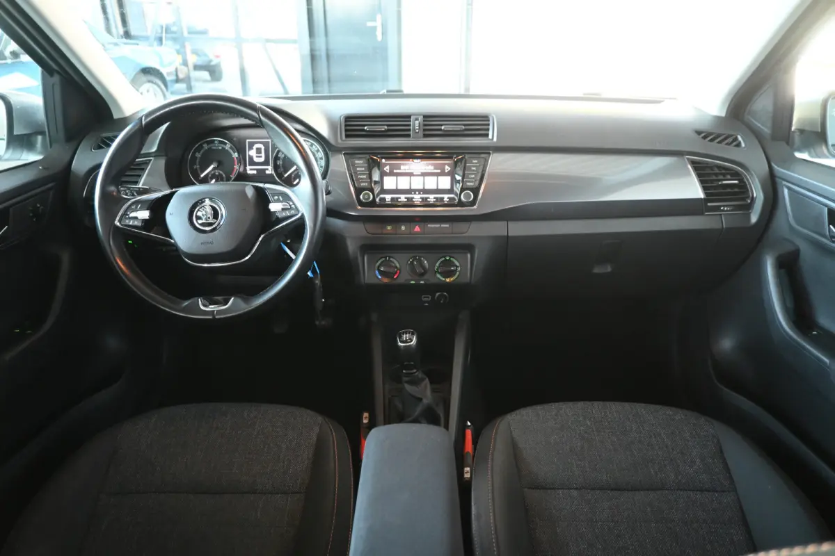 1.0 TSI Business Edition Airco Navigatie LED Cruise Control 1e Eigenaar Rijklaarprijs! Inruil Mogelijk!