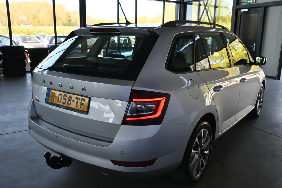 1.0 TSI Business Edition Airco Navigatie LED Cruise Control 1e Eigenaar Rijklaarprijs! Inruil Mogelijk!