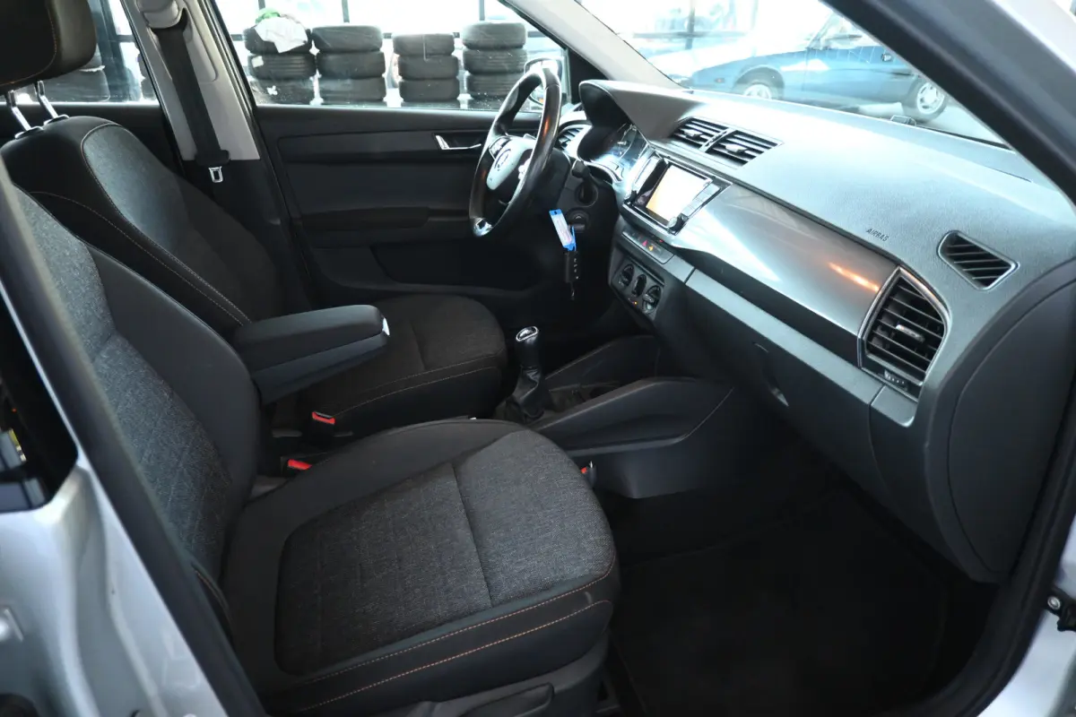 1.0 TSI Business Edition Airco Navigatie LED Cruise Control 1e Eigenaar Rijklaarprijs! Inruil Mogelijk!