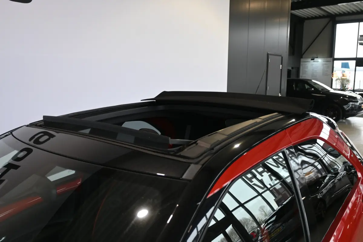 1.0 VVT-i MT Play Clima Carplay Panoramadak Camera LED Rijklaarprijs Inruil Mogelijk!