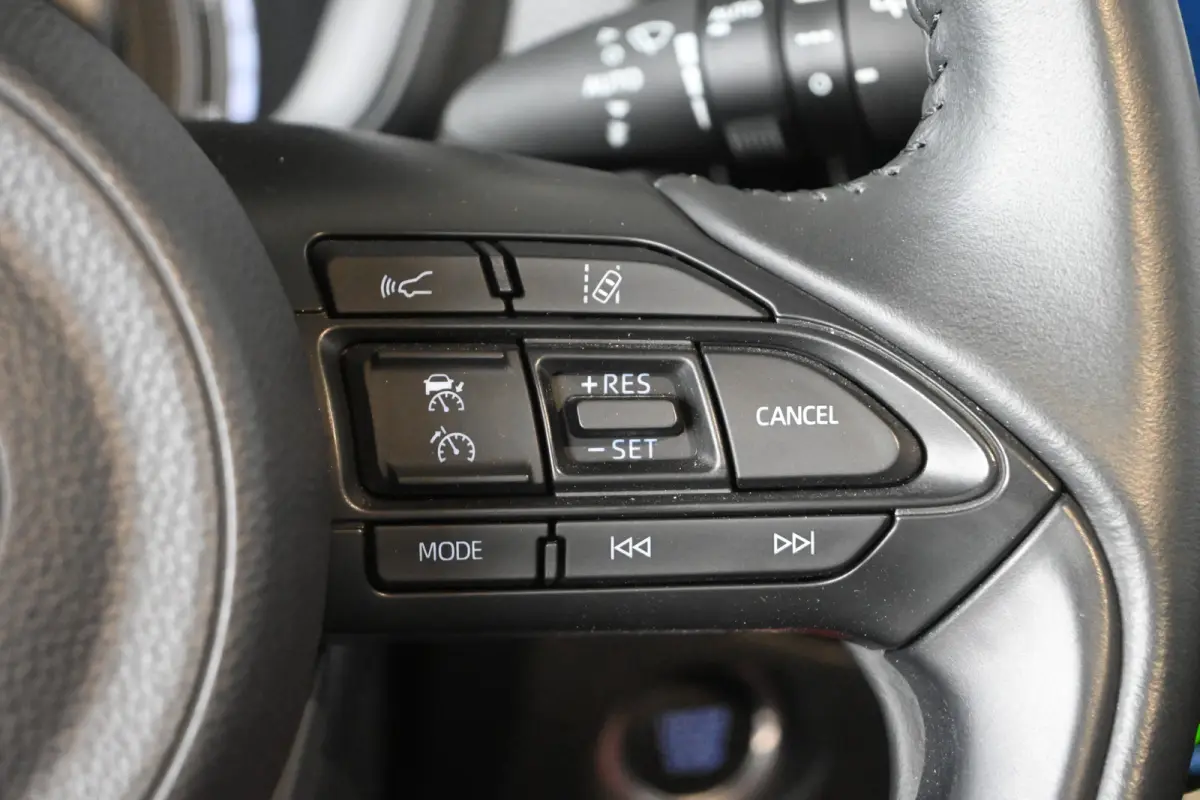 1.0 VVT-i MT Play Clima Carplay Panoramadak Camera LED Rijklaarprijs Inruil Mogelijk!