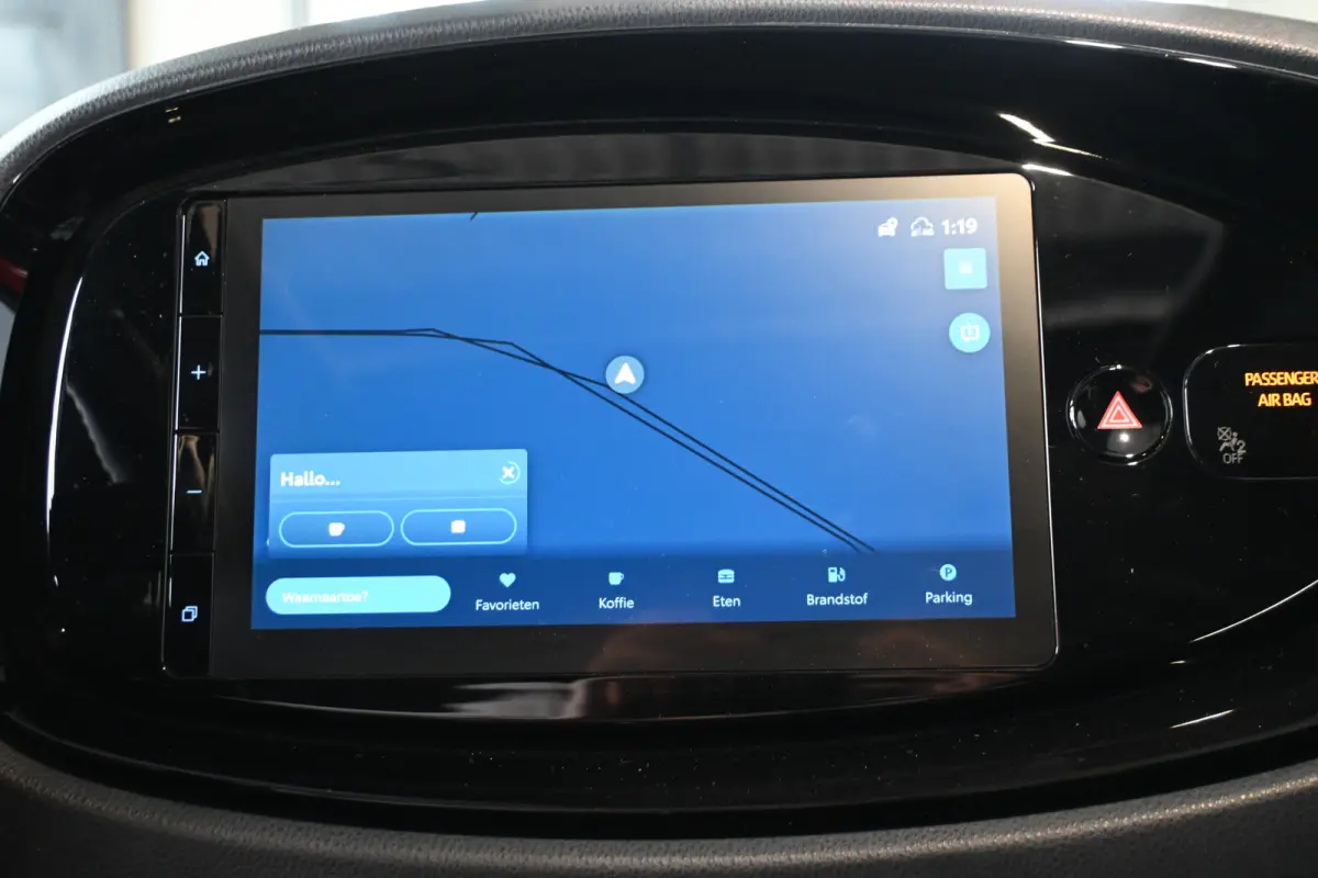 1.0 VVT-i MT Play Clima Carplay Panoramadak Camera LED Rijklaarprijs Inruil Mogelijk!