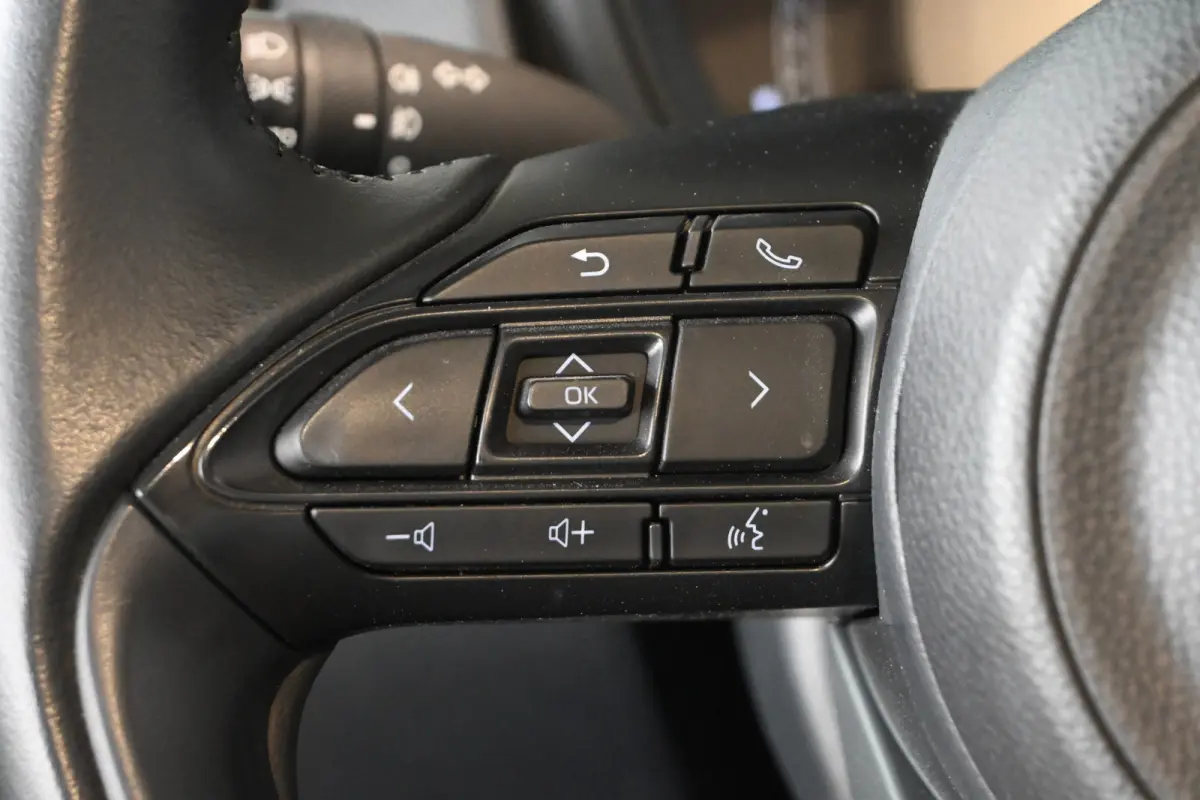 1.0 VVT-i MT Play Clima Carplay Panoramadak Camera LED Rijklaarprijs Inruil Mogelijk!