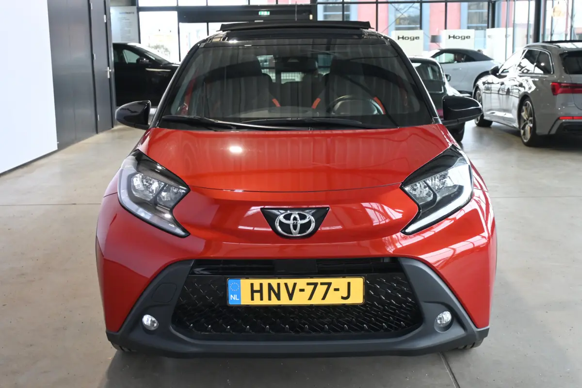 1.0 VVT-i MT Play Clima Carplay Panoramadak Camera LED Rijklaarprijs Inruil Mogelijk!