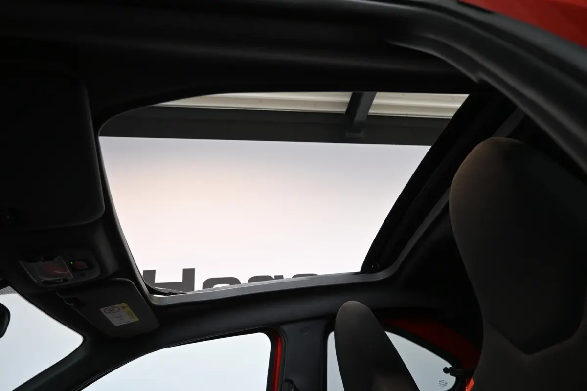 1.0 VVT-i MT Play Clima Carplay Panoramadak Camera LED Rijklaarprijs Inruil Mogelijk!