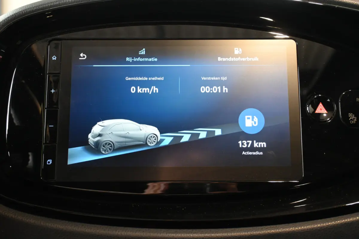 1.0 VVT-i MT Play Clima Carplay Panoramadak Camera LED Rijklaarprijs Inruil Mogelijk!