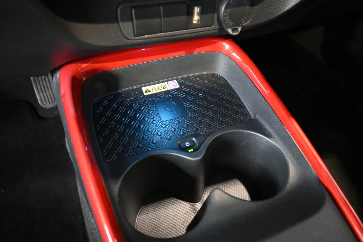 1.0 VVT-i MT Play Clima Carplay Panoramadak Camera LED Rijklaarprijs Inruil Mogelijk!