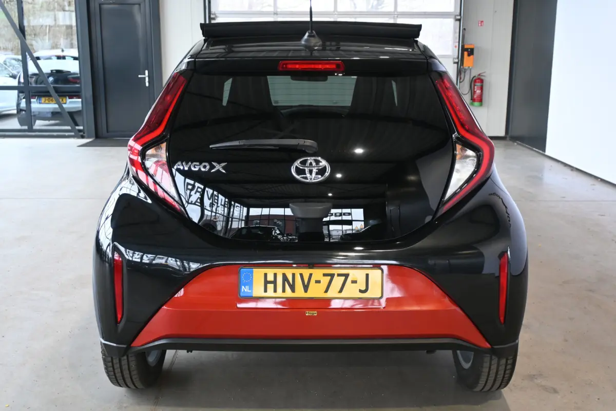 1.0 VVT-i MT Play Clima Carplay Panoramadak Camera LED Rijklaarprijs Inruil Mogelijk!