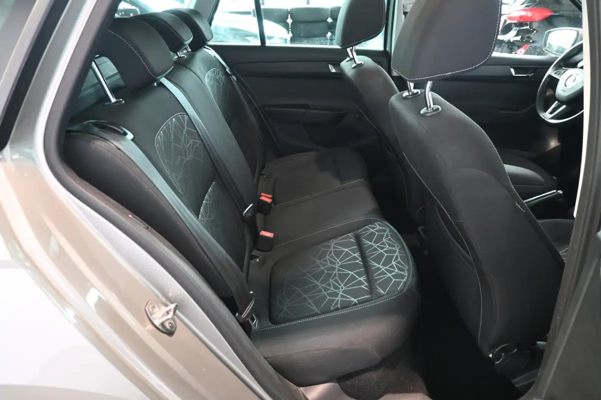 1.0 TSI Clever Clima Navigatie Panoramadak LED Stoelverwarming Rijklaarprijs! Inruil Mogelijk!