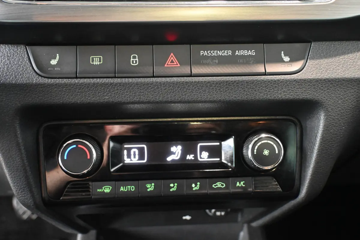 1.0 TSI Clever Clima Navigatie Panoramadak LED Stoelverwarming Rijklaarprijs! Inruil Mogelijk!