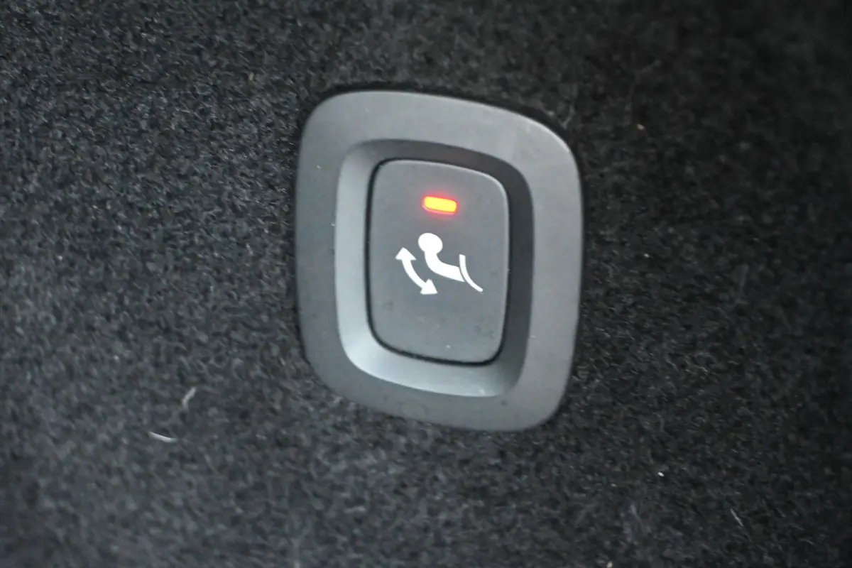2.0 B3 Momentum Advantage Automaat Navigatie Stuur/Stoelverwarming Inruil Mogelijk!