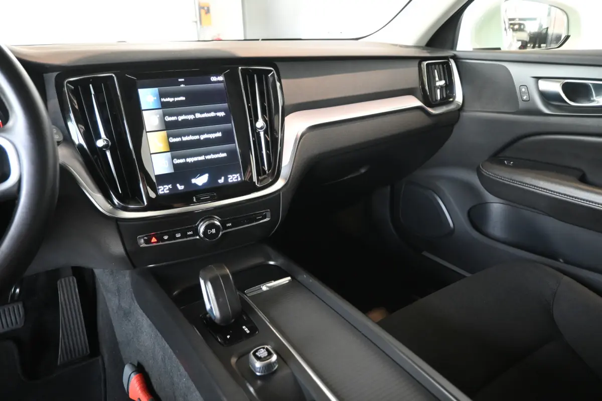 2.0 B3 Momentum Advantage Automaat Navigatie Stuur/Stoelverwarming Inruil Mogelijk!