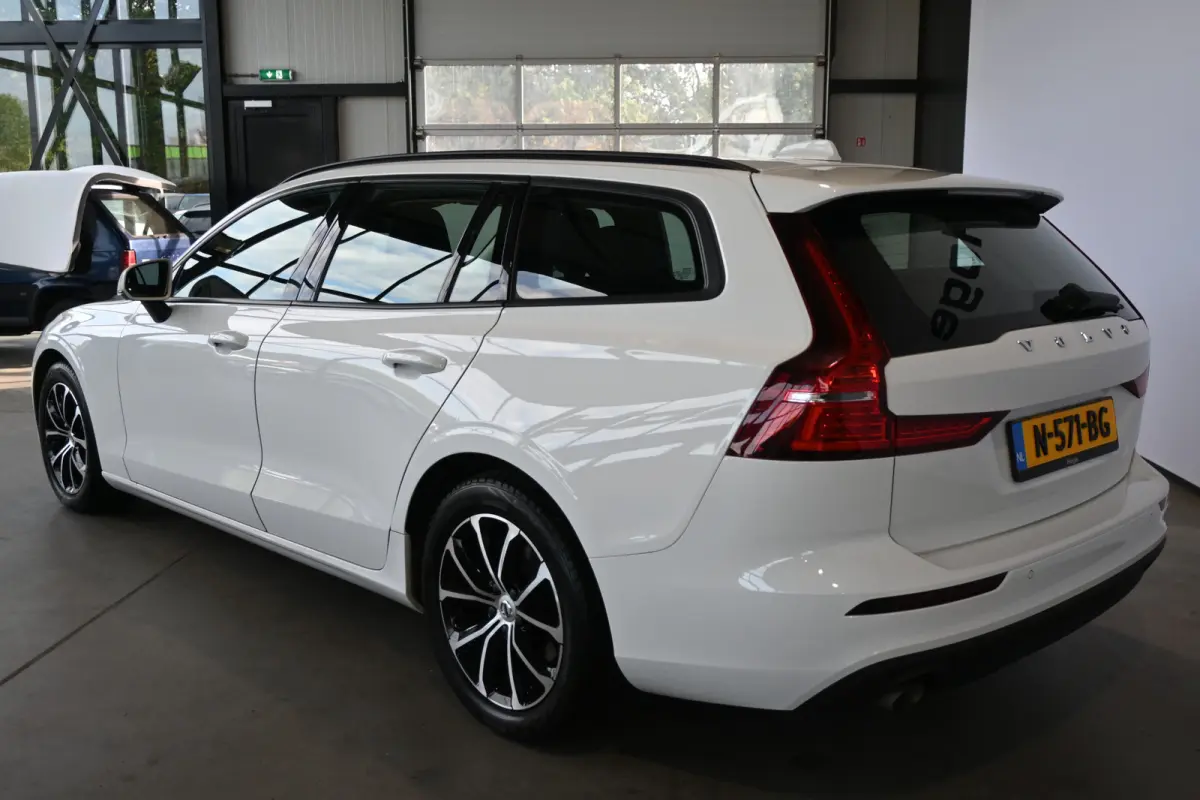 2.0 B3 Momentum Advantage Automaat Navigatie Stuur/Stoelverwarming Inruil Mogelijk!