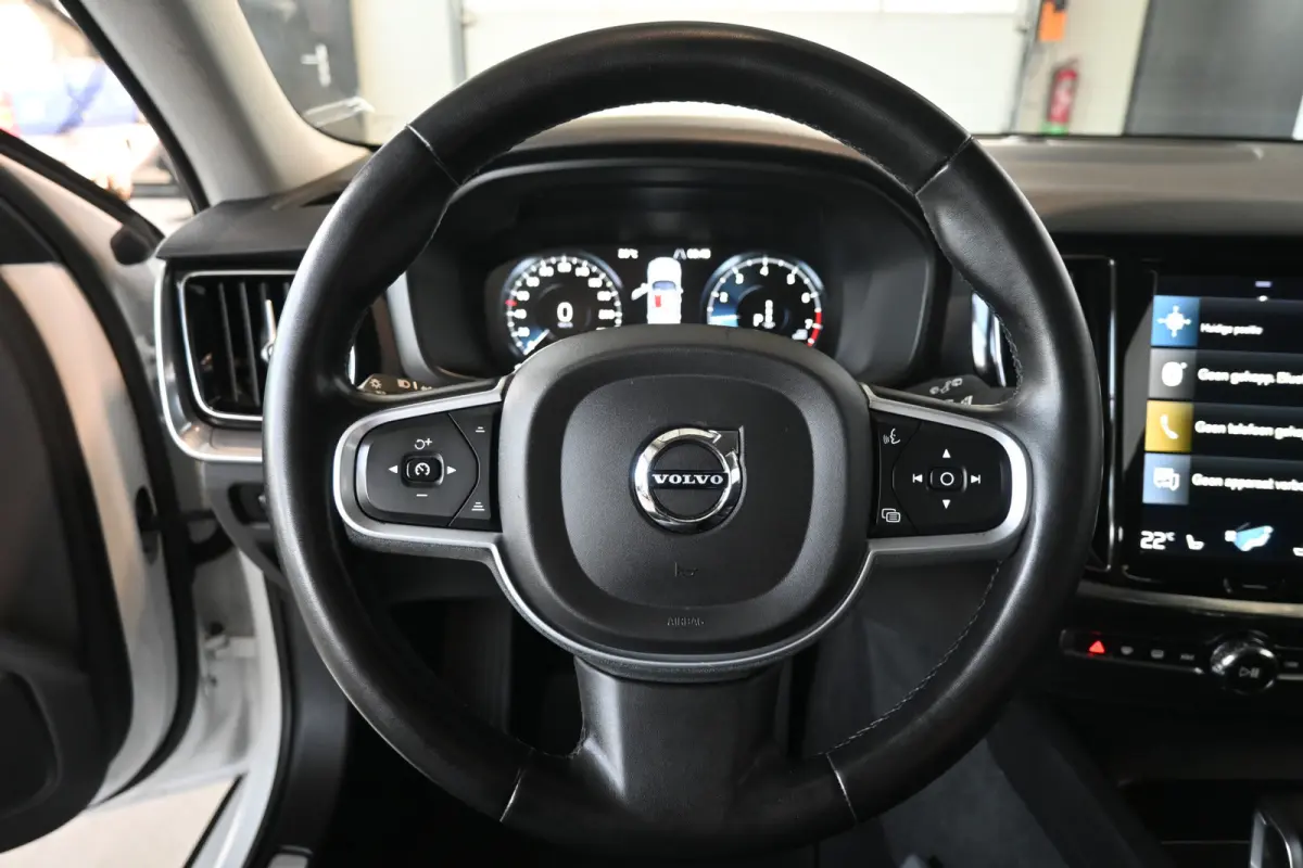 2.0 B3 Momentum Advantage Automaat Navigatie Stuur/Stoelverwarming Inruil Mogelijk!
