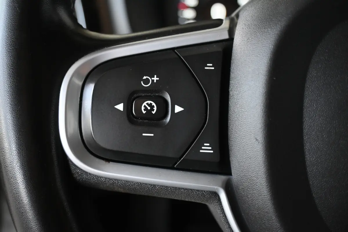 2.0 B3 Momentum Advantage Automaat Navigatie Stuur/Stoelverwarming Inruil Mogelijk!