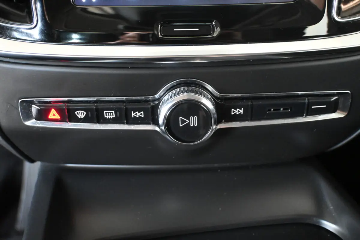2.0 B3 Momentum Advantage Automaat Navigatie Stuur/Stoelverwarming Inruil Mogelijk!