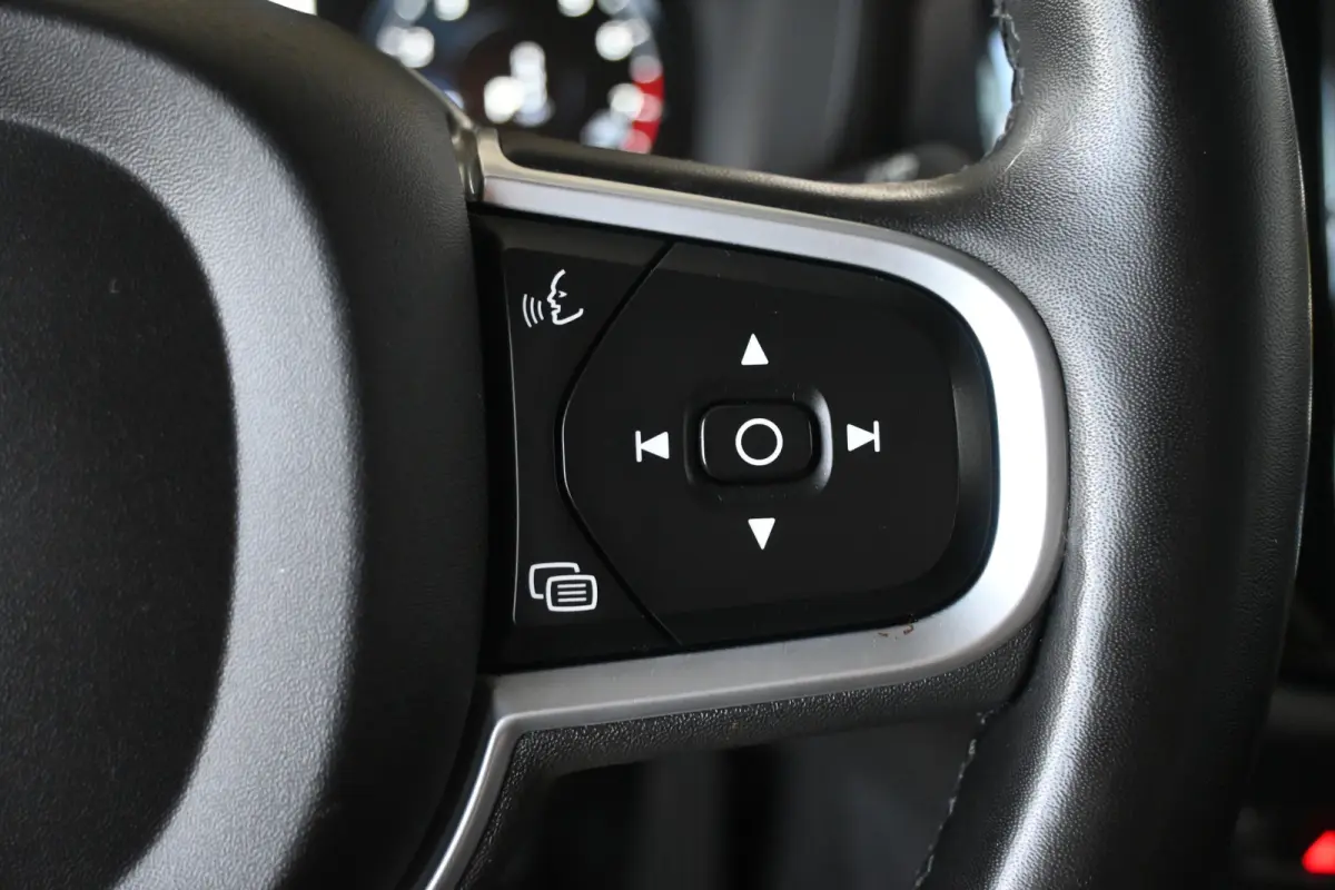 2.0 B3 Momentum Advantage Automaat Navigatie Stuur/Stoelverwarming Inruil Mogelijk!
