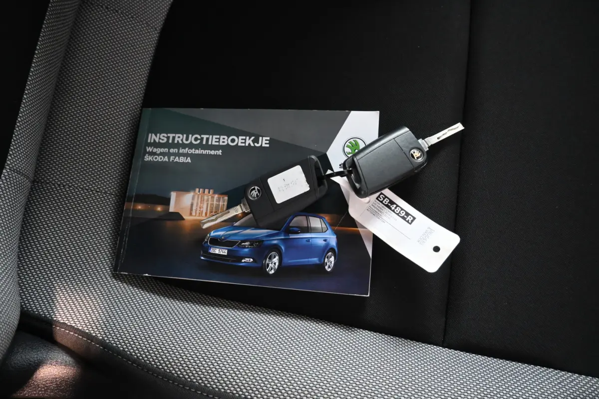 1.0 TSI Ambition Business Airco Navigatie Cruise Control Rijklaarprijs Inruil Mogelijk!