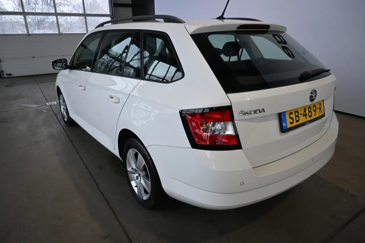 1.0 TSI Ambition Business Airco Navigatie Cruise Control Rijklaarprijs Inruil Mogelijk!