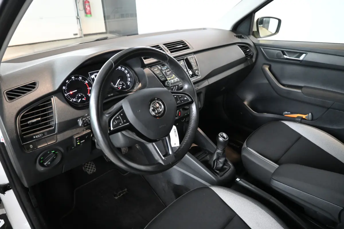 1.0 TSI Ambition Business Airco Navigatie Cruise Control Rijklaarprijs Inruil Mogelijk!