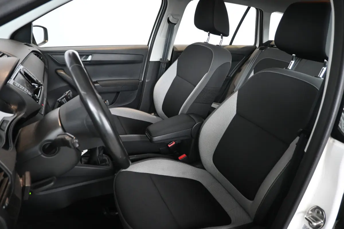 1.0 TSI Ambition Business Airco Navigatie Cruise Control Rijklaarprijs Inruil Mogelijk!