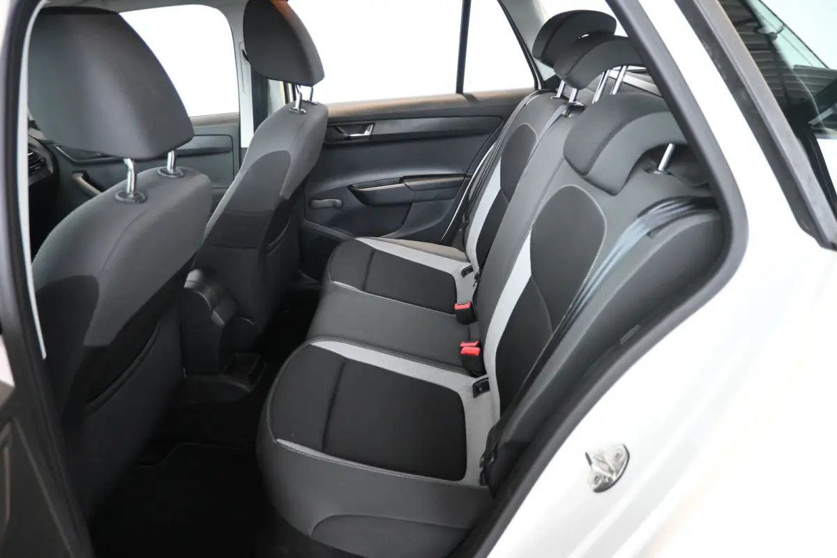 1.0 TSI Ambition Business Airco Navigatie Cruise Control Rijklaarprijs Inruil Mogelijk!