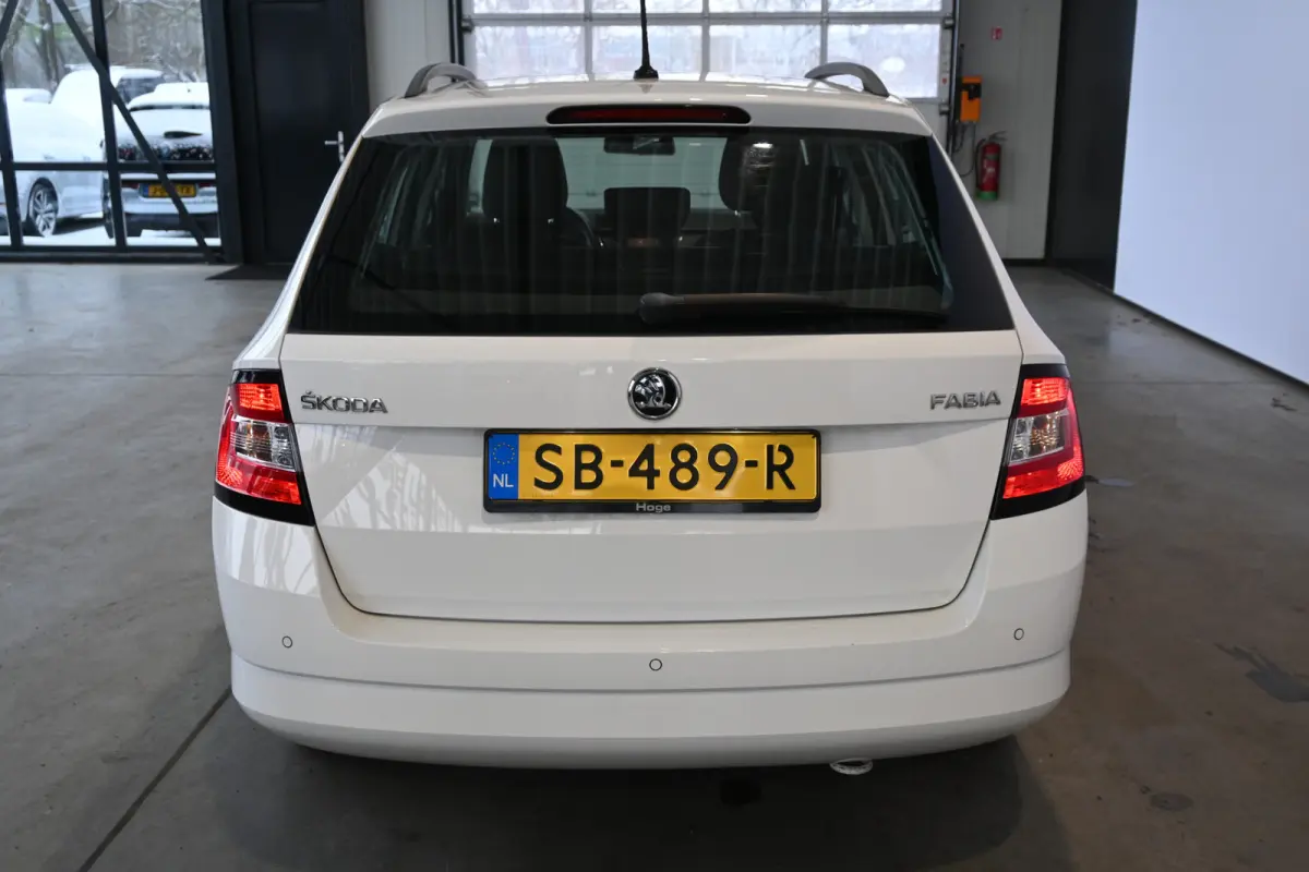 1.0 TSI Ambition Business Airco Navigatie Cruise Control Rijklaarprijs Inruil Mogelijk!