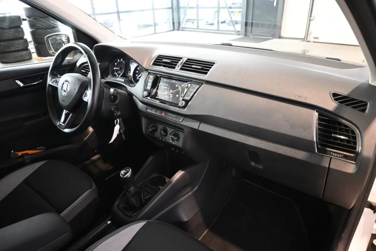 1.0 TSI Ambition Business Airco Navigatie Cruise Control Rijklaarprijs Inruil Mogelijk!