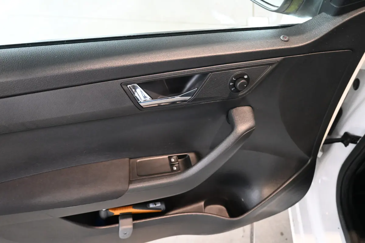 1.0 TSI Ambition Business Airco Navigatie Cruise Control Rijklaarprijs Inruil Mogelijk!