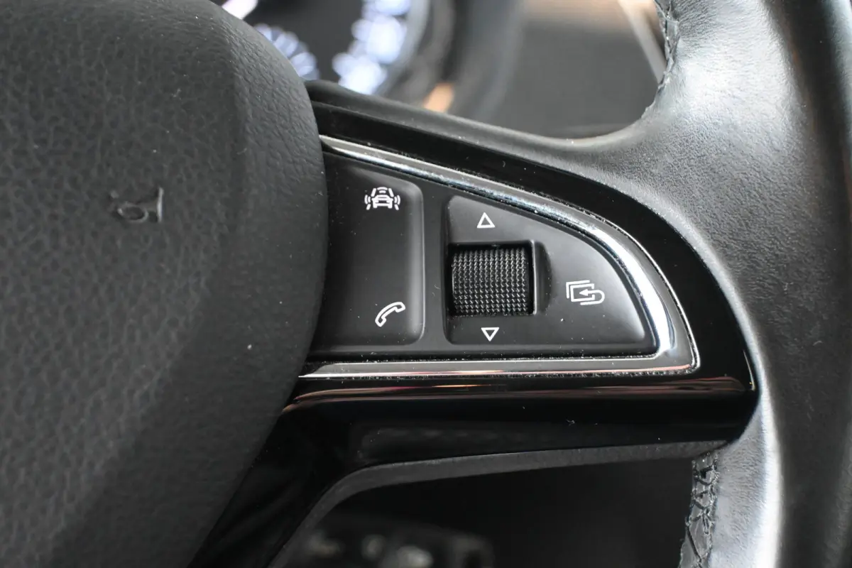 1.0 TSI Ambition Business Airco Navigatie Cruise Control Rijklaarprijs Inruil Mogelijk!