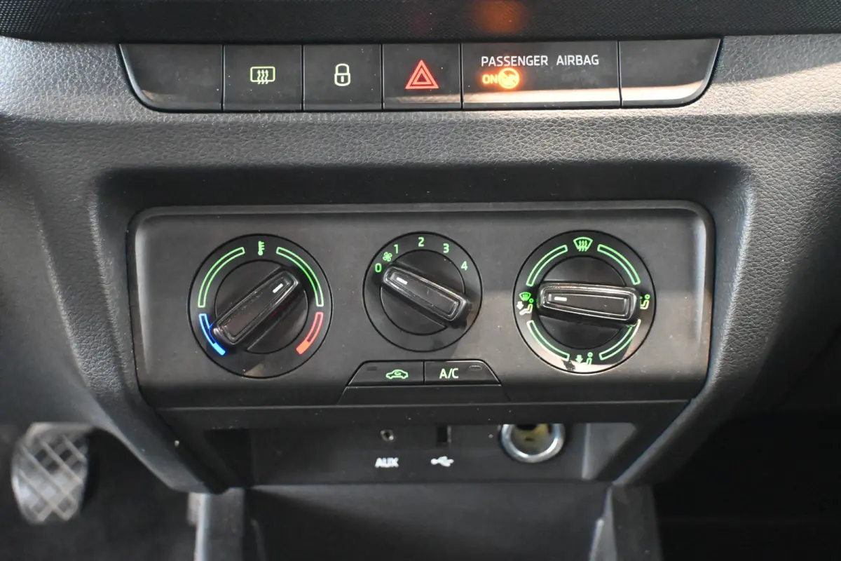 1.0 TSI Ambition Business Airco Navigatie Cruise Control Rijklaarprijs Inruil Mogelijk!