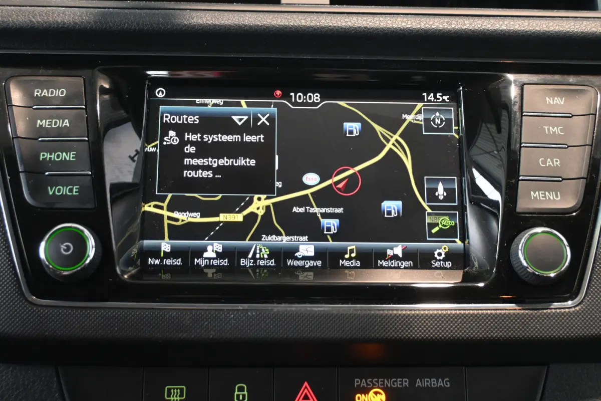 1.0 TSI Ambition Business Airco Navigatie Cruise Control Rijklaarprijs Inruil Mogelijk!