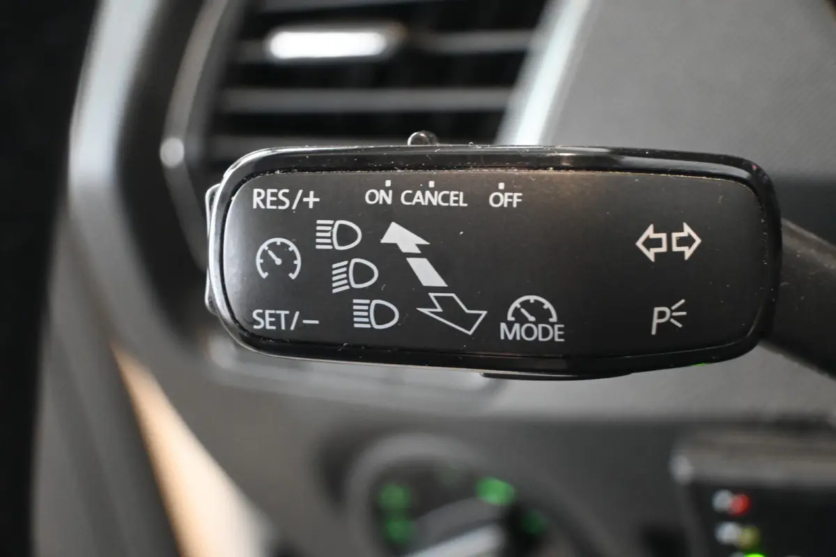 1.0 TSI Ambition Business Airco Navigatie Cruise Control Rijklaarprijs Inruil Mogelijk!