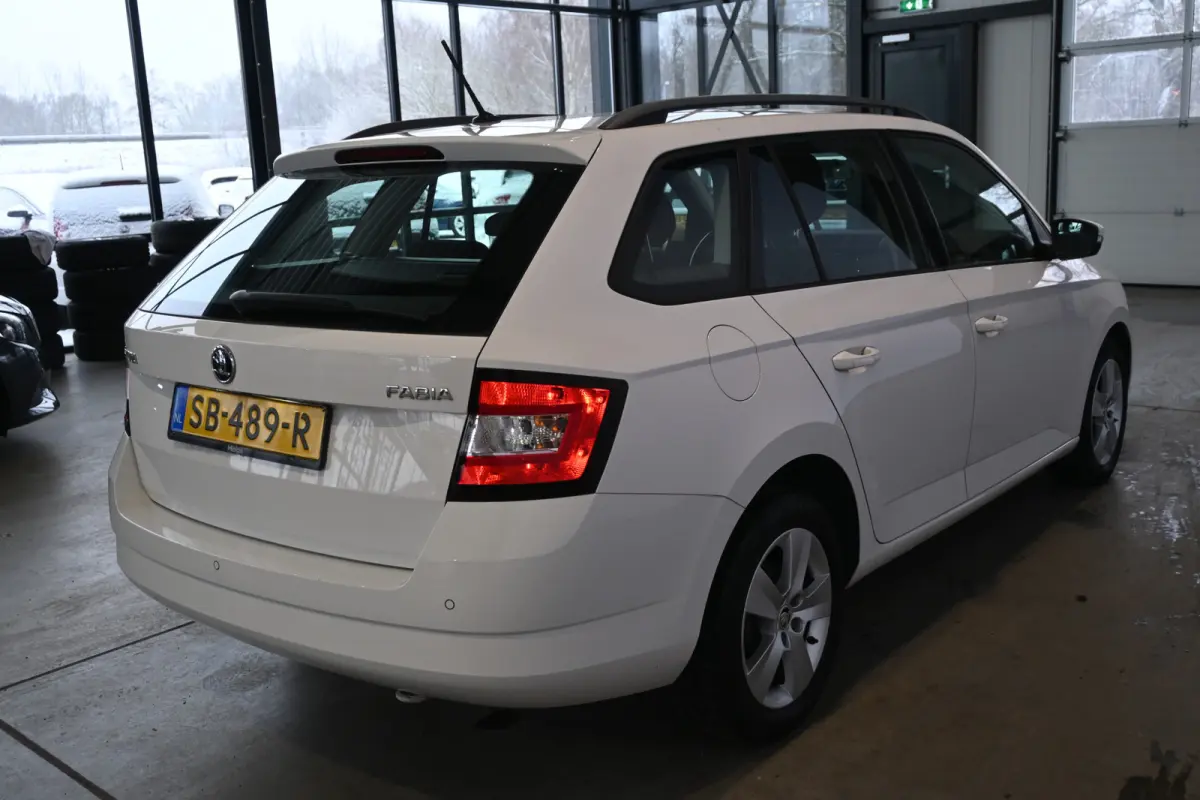 1.0 TSI Ambition Business Airco Navigatie Cruise Control Rijklaarprijs Inruil Mogelijk!