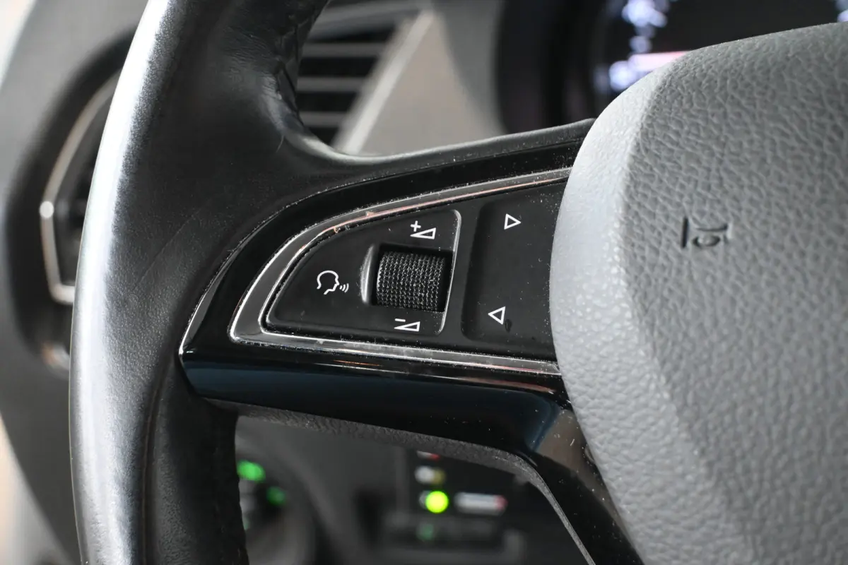 1.0 TSI Ambition Business Airco Navigatie Cruise Control Rijklaarprijs Inruil Mogelijk!