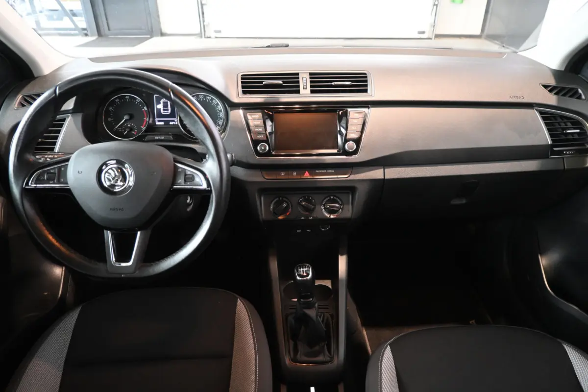 1.0 TSI Ambition Business Airco Navigatie Cruise Control Rijklaarprijs Inruil Mogelijk!
