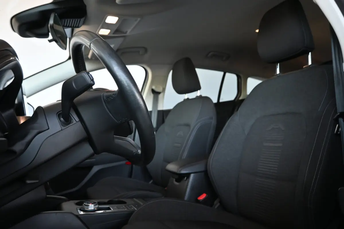 1.0 Active Business Automaat Navigatie Carplay LED Rijklaarprijs Inruil Mogelijk!