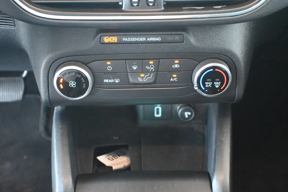 1.0 Active Business Automaat Navigatie Carplay LED Rijklaarprijs Inruil Mogelijk!