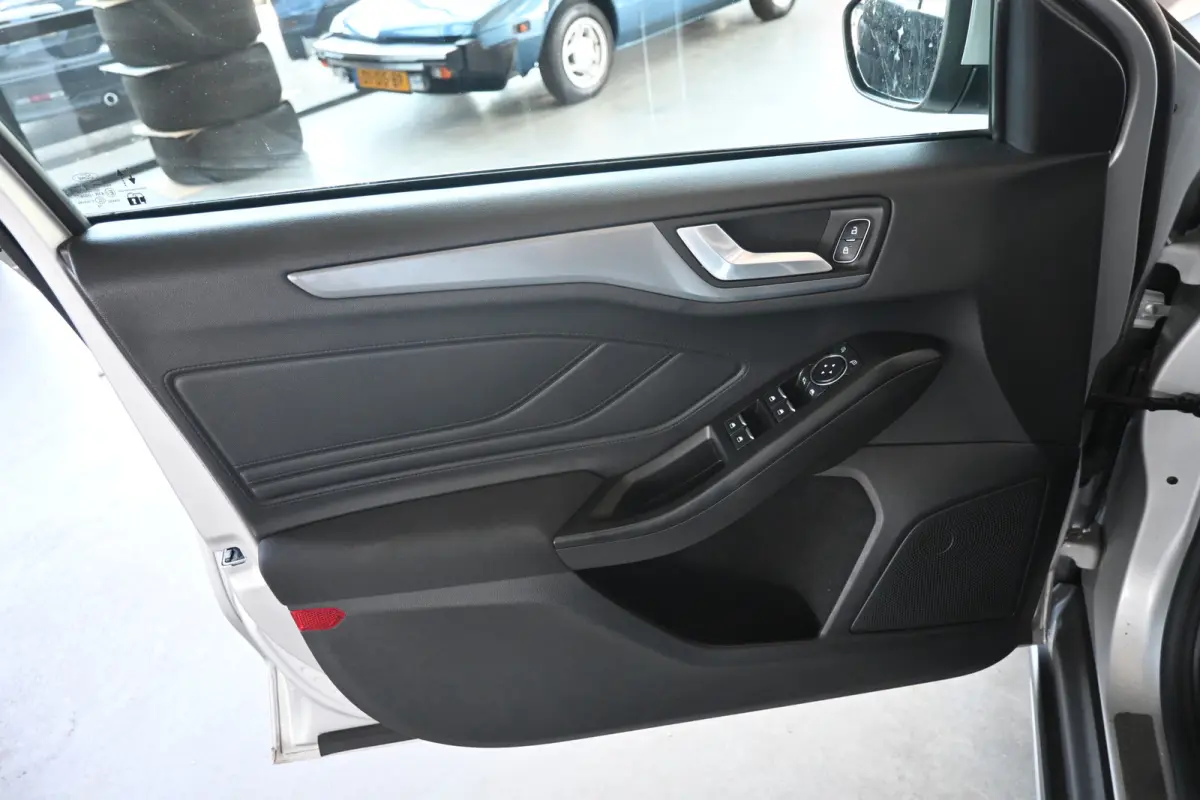 1.0 Active Business Automaat Navigatie Carplay LED Rijklaarprijs Inruil Mogelijk!