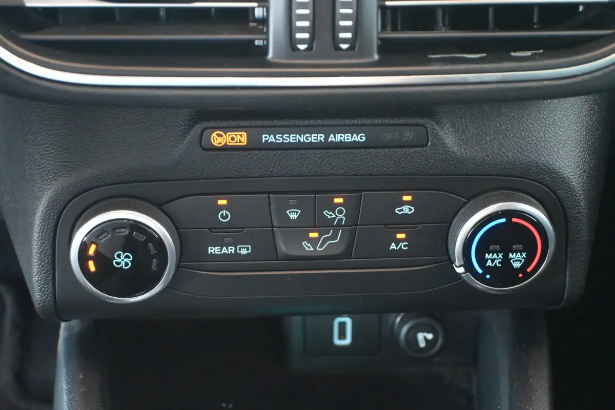 1.0 Active Business Automaat Navigatie Carplay LED Rijklaarprijs Inruil Mogelijk!