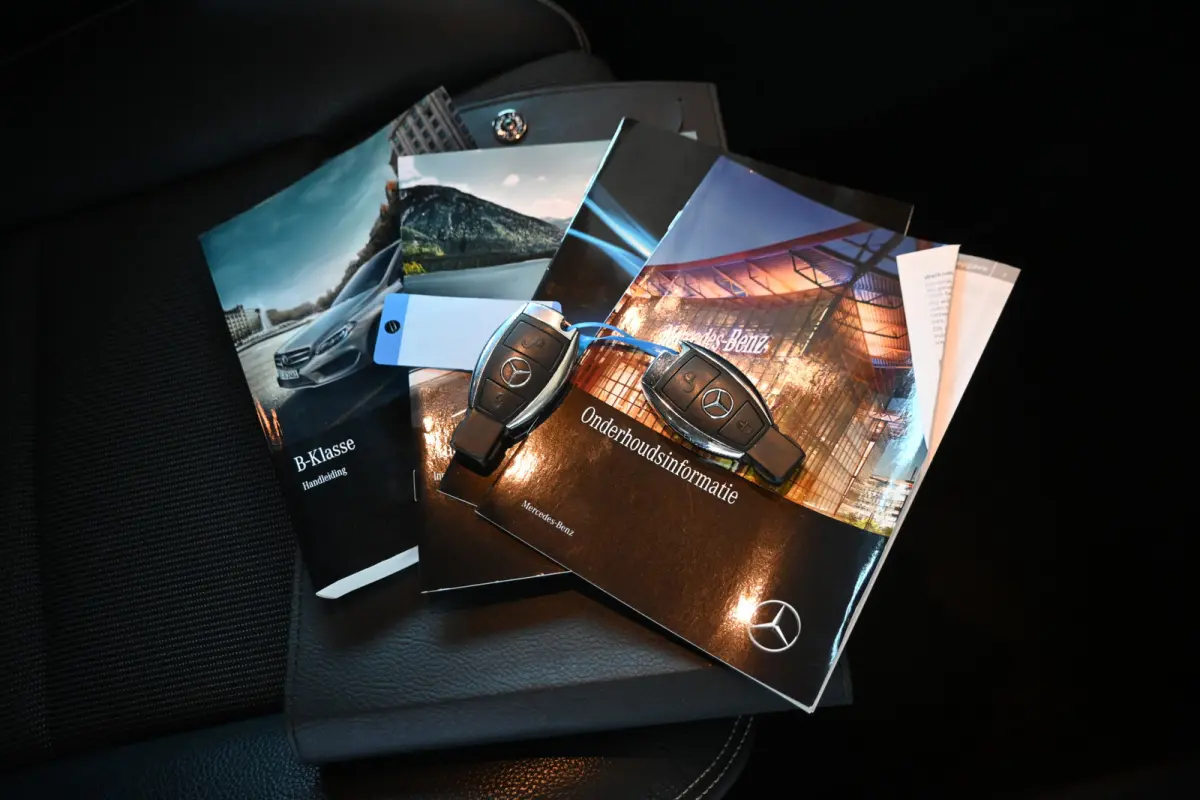 180 Ambition Automaat Clima Navigatie LED Rijklaarprijs! Inruil Mogelijk!